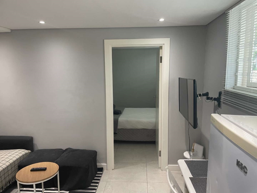 1 Bedroom Property for Sale in Sea Point Western Cape